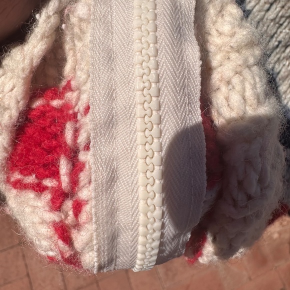 Sweater with hood and pockets - Picture 7 of 8